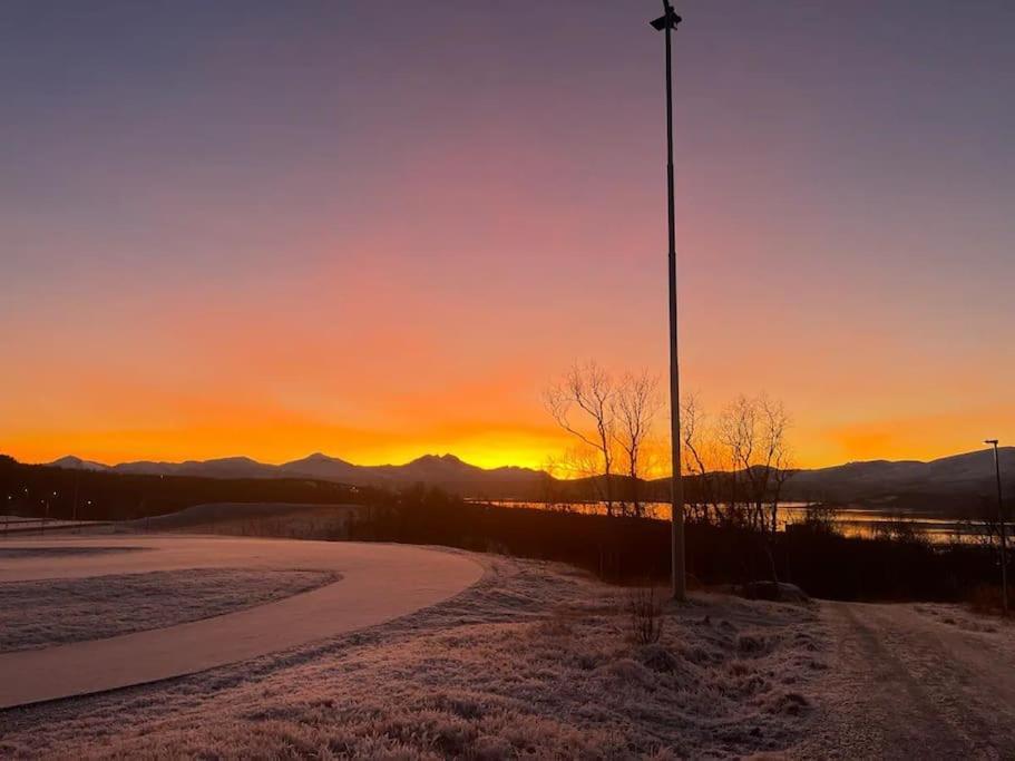 Leilighet I Rolig Gate Med Utsikt Og Gratis Parkering Apartment Tromso Exterior photo